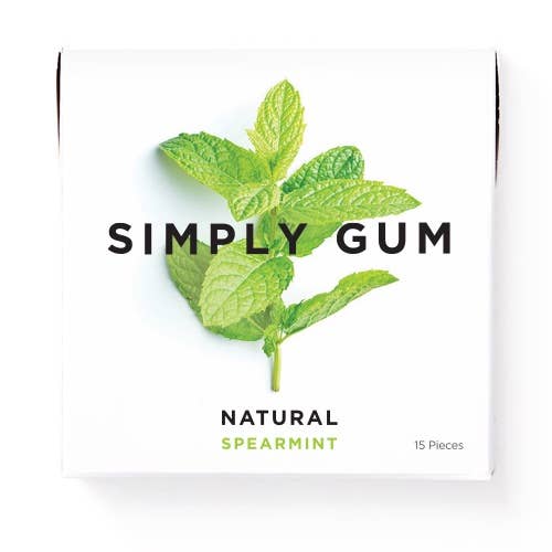 Close-up of fresh spearmint leaves, a key ingredient in Simply Gum - Spearmint Natural Chewing Gum. Box dimensions: 2.5 x 2.5 x 0.6. Shelf life: 365 days. Size: 15.